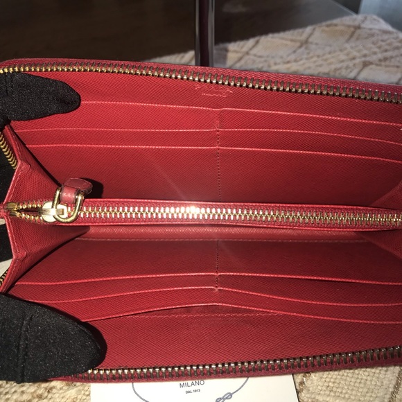 ❤️SOLD❤️PRADA ZIPPY WALLET SAFFIANO REDS LEATHER - Picture 5 of 8